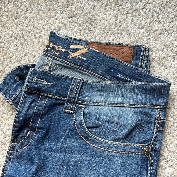 Seven7 skinny easy fit jeans. Size 8. Like new! - Picture 2 of 8